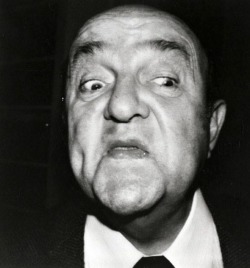 Une belle grimace de Bernard Blier.