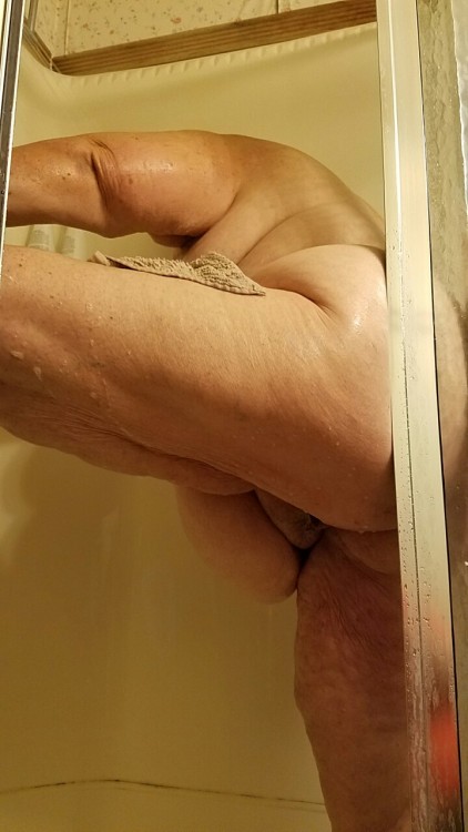 tg530:watching gran have a shower is my little treat Find YOUR sexy gran here!