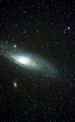h4ilstorm:  Andromeda - M31 (by Ozgur Unat) 