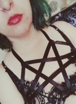 yourlocalfuckdoll:  Witchy vibes