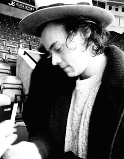 floralprintharry:  lozzacanfly: You make me so happy 