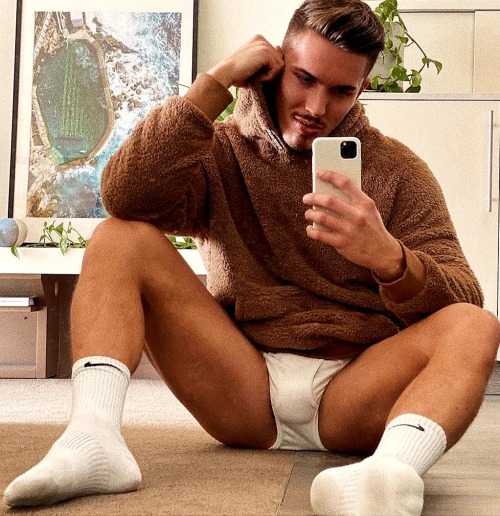 socksandskins:https://socksandskins.tumblr.com/