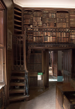 bluepueblo:  Library, Abbotsford House, England photo via perwaldorf