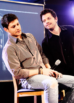 jensenacklesmishacollins:  6/∞ photos of Jensen and Misha [x]
