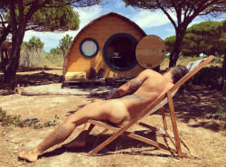 Les hommes naturistes