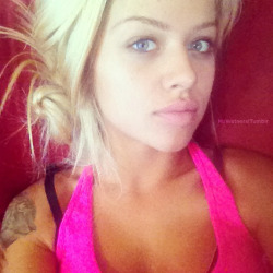 mswetness:  I woke up like this…aka I’m a hot mess. Time