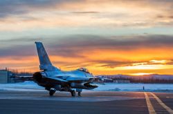 retrowar:  F-16 Fighting Falcon with the 18th Aggressor Squadron