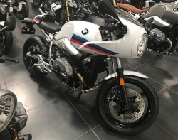 Stopped by at @bmwmotorcyclesofburbank last night for the @daineseofficial