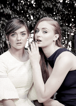mistertez:  Maisie Williams/Sophie Turner ~ The Stark Girls