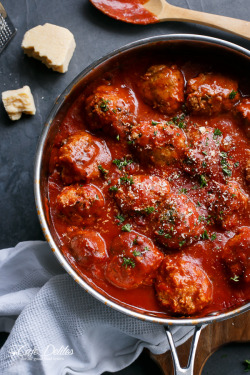 foodffs:  TURKEY PESTO AND GARLIC MEATBALLSReally nice recipes.