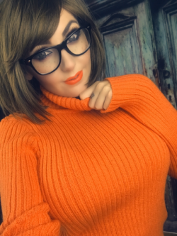 cumonglasses:  Velma Glasses:  Jessica Nigri   