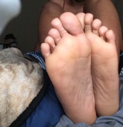 paperfag:  for everyone asking for feet pictures!!