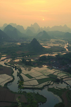 s4lvage:  Sunset by Guilin professional photographic guide on