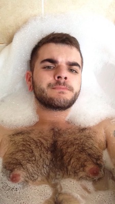 fuzzynavelfan: barber-butt: All my bubbles ran away and now I