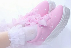 aishiteangel:   ♡ Cute Heart Canvas Shoes ♡ | Use the discount