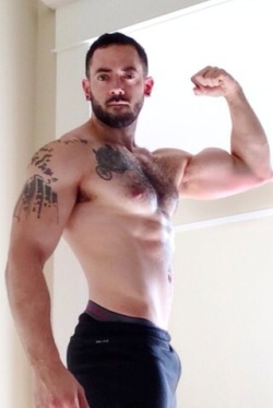 creamypants:as seen on http://creamypants.tumblr.com Pits, pecs