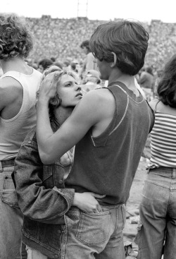 pinkfled:  Couple at a Rolling Stones gig, 1978. Photo by Joseph