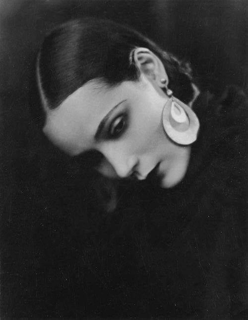 Dolores del Riohttps://painted-face.com/