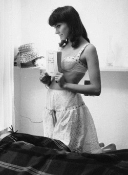 cinemarhplus:  Anna Karina as Angela (Une femme est une femme;