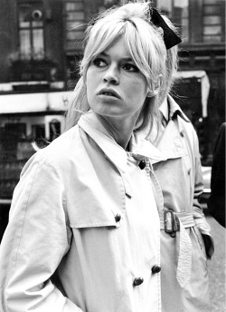 camillejaval:   Brigitte Bardot on Regent Street in London, during