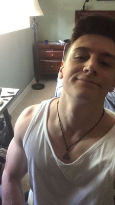 ghostsnnudes:  Request! This is zac! super sexy straight boy