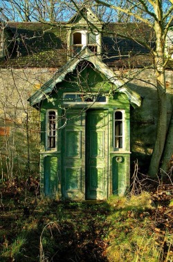 ameronicole:  Abandoned home in Scotland. 