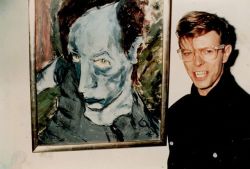 illegvnce:   David Bowie with his 1976 painting of Iggy Pop,