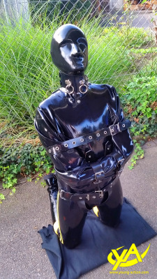 maxatl:  young-action-latexgear:  Rubber slave drill with fullrubber