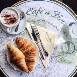 audreylovesparis:  Café de Flore, Paris