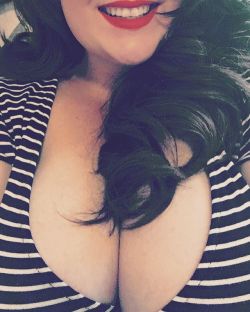 cutejayne:   I started an Instagram 💋 #bustywomen #bbw #curvy