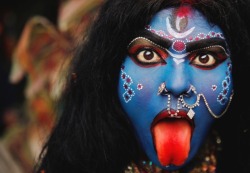 art-and-fury:  krodhavighnantaka:  CNN: A woman dressed as Hindu