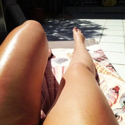 tiffany-cappotelli:  Backyard tanning ðŸ˜ #sighttosee #notanlines #neighbors #oldpeople #ohwell #dontlook #dontcare #babyoil #roastme My parents think im insane hahaha  (at Venetian Park Townhomes)