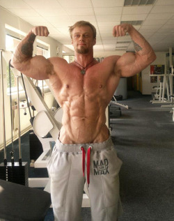 muscleslave46:  eye4muscle:  Pavel Fabok   Look at his trousers !
