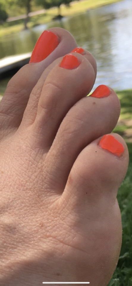 feetish-candy:opentolife37:Up close with my sexy little toes