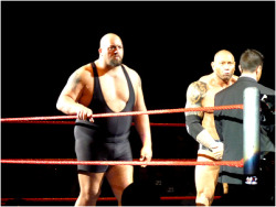 rwfan11:  BIG BULLIES! Big Show and Batista bullying the ring