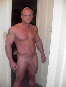 randydave69:  hottestmanmeat:  HOT Daddy  I prefer unshaved but