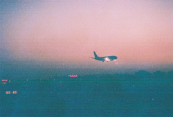 nonamesareleft:  掰掰香港! (by btting) 