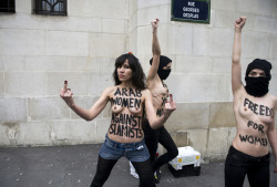 politics-war:  Topless Femen activists protest against Islamists