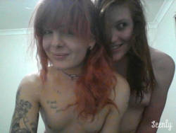 elliefucks:  clementinecums:  Cum join us live on chaterbate https://chaturbate.com/b/hexington/ (in