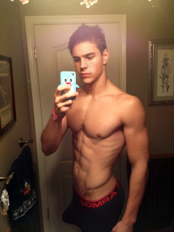 just-a-twink:  hotsouls:  cute boy with a boner!  Awesome Torso,