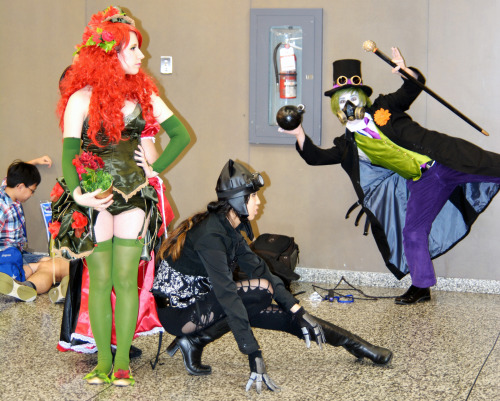 Pictures from Otakuton. I think Poison Ivy got that kid really impressed :)