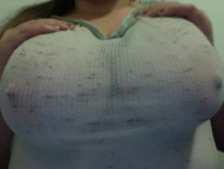 tittyful:  the shirt I’m wearing tonight is hilariously old