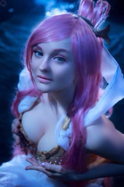 hotcosplaychicks:  Princess Shirahoshi by LilSophie Follow us