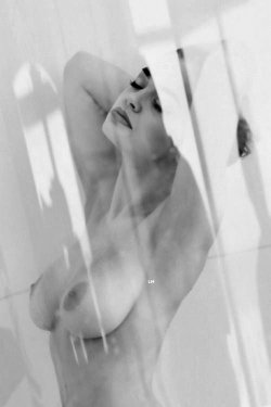 Sensual hot girls masturbating live on free adult webcams Click
