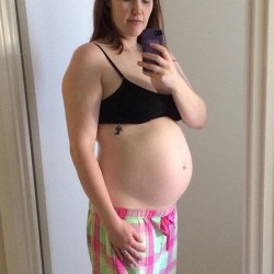 maternityfashionlooks:  ’ “My beautiful 23 4 week belly ❤️”