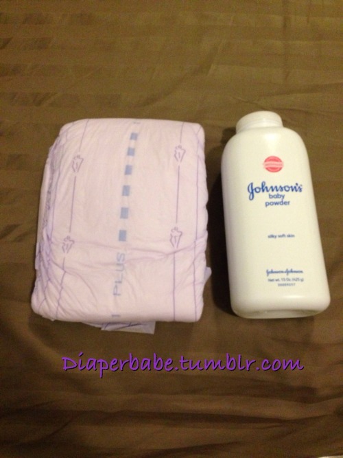 diaperbabe:  Baby powder tonight 