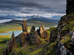 bluepueblo:  Old Man of Storr, Isle of Skye, Scotland photo via