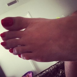 ifeetfetish:  ©🌟 @preciosasexyfeet 🌟 #foot #feet #footfetish