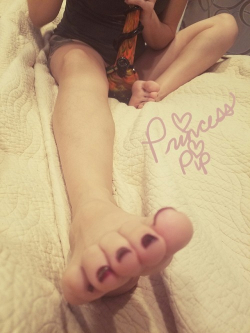 princesspipsperfect10:  It’s 4:20 somewhere