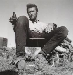honey–rider: Clint Eastwood relaxing on the set of “The Good,